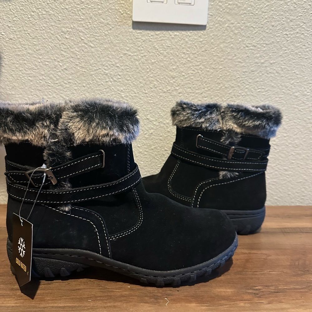 NWOT Khombu Faux Fur Lined Black Boots Size 7M